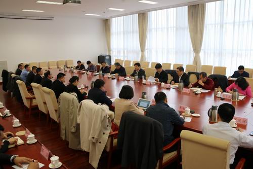 1.民营企业家座谈会.jpg